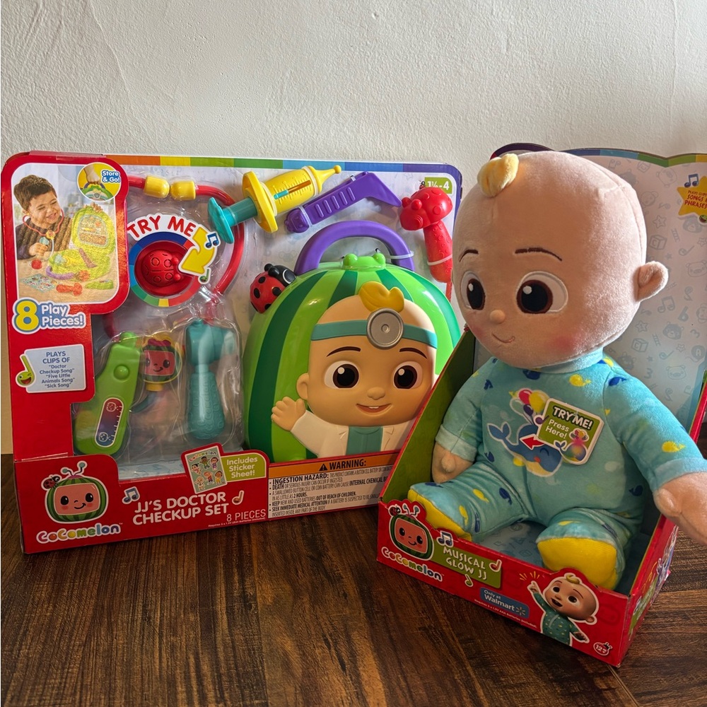 CoComelon JJ Doctor Checkup Playset with Musical Plush Doll - Blue & Green